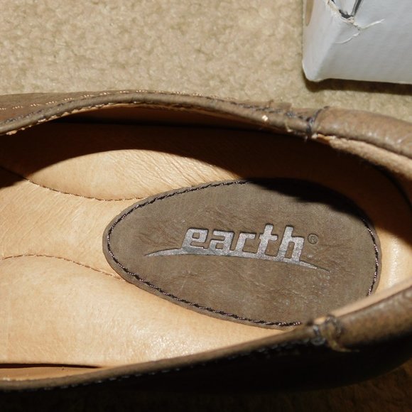 NIB $120 EARTH Charcoal Brown Whirlwind Heels 8 1/2 B M - Picture 3 of 4